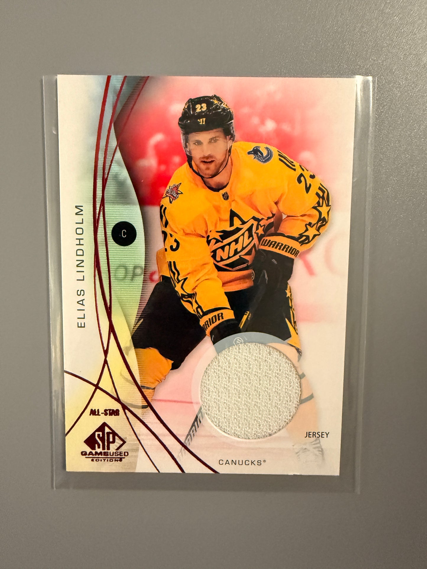 2024-25 SP Game Red Jersey Variant Elias Lindholm 152 Canucks